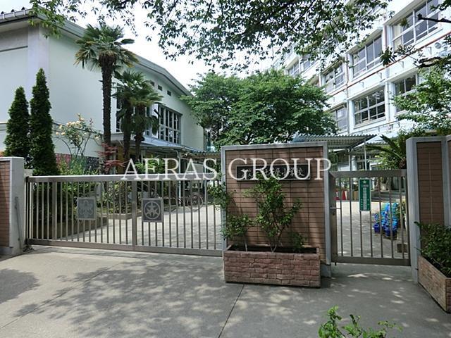 小学校　世田谷区立三軒茶屋小学校（小学校）まで381m