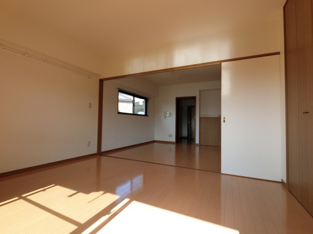 その他部屋・スペース　【洋室】同タイプ別のお部屋の写真です。