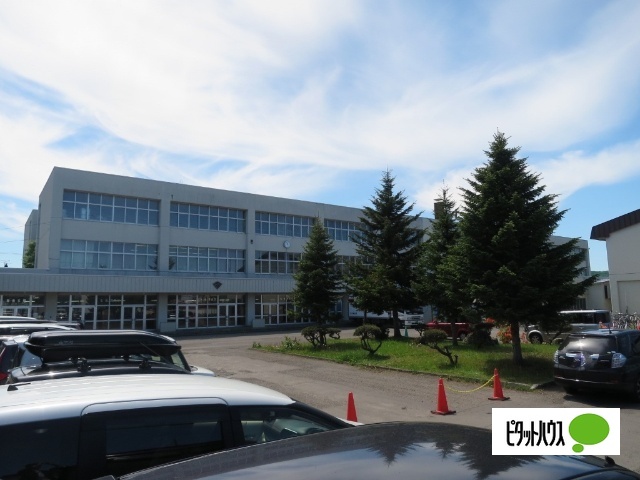 中学校　旭川市立北門中学校（中学校）まで658m