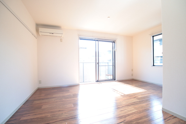 居室・リビング　２面採光・明るいお部屋です