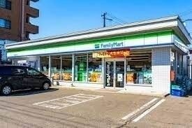 コンビニ　ファミリーマート札幌発寒3条店（コンビニ）まで275m