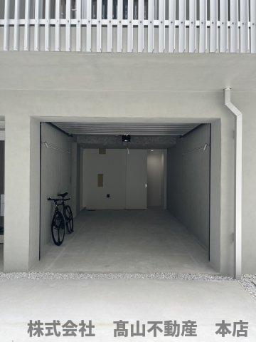 駐車場　車庫付きです★
