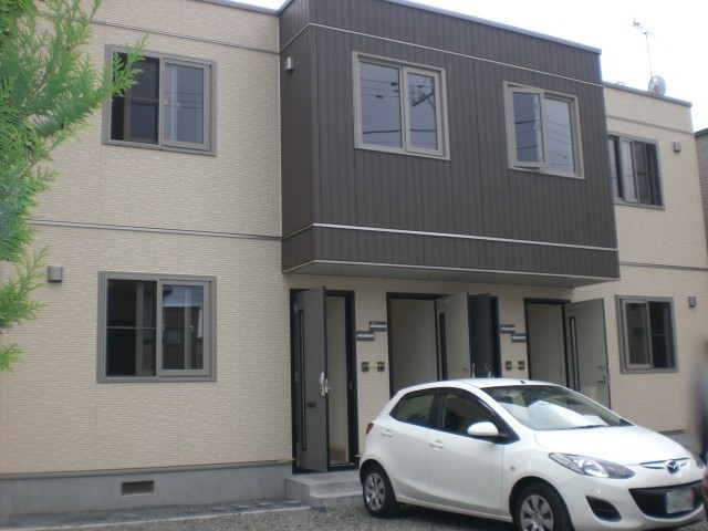 建物外観　１階２ＬＤＫ・２階３ＬＤＫ複合のオール電化物件！！