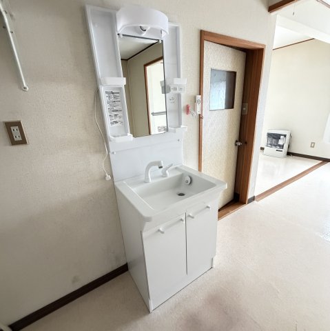 洗面設備　脱衣スペースもあります