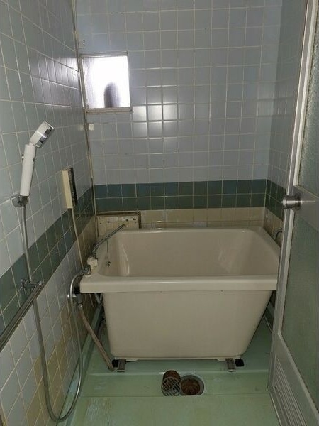 バス・シャワールーム　※写真は同じマンションの違う部屋のものになります。