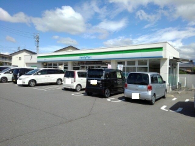 コンビニ　ファミリーマート長野芹田店（コンビニ）まで533m