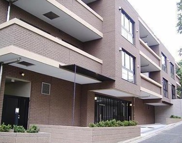建物外観　鉄筋コンクリート造のガッチリとした建物。