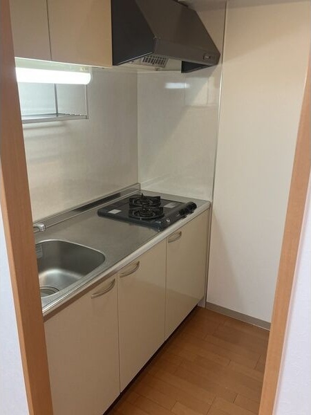 キッチン　※写真は同じマンションの違う部屋のものになります。