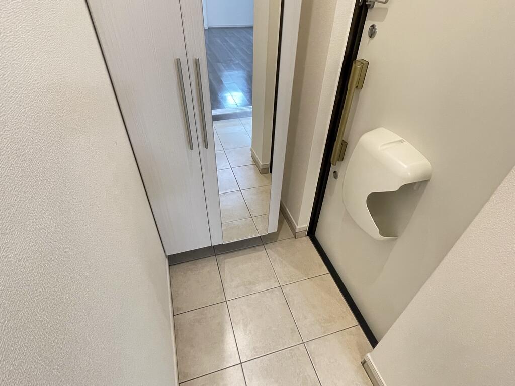 玄関　1階のお部屋の写真です。