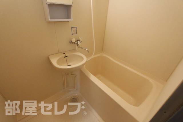 バス・シャワールーム　※３０２号室内装写真参照