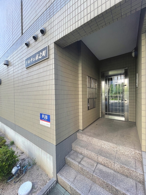 エントランス　オートロック付きで部外者シャットアウト♪
