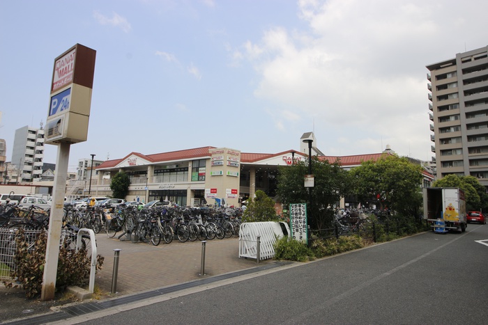 スーパー　デイリーカナートイズミヤ天下茶屋店（スーパー）まで240m
