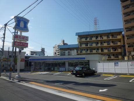 コンビニ　ローソン東大阪荒本駅前店（コンビニ）まで210m