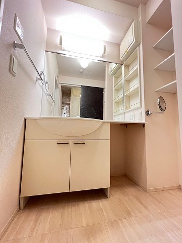 洗面設備　広い洗面スペース