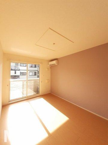 ＪＲ徳島線 徳島駅 バス乗車時間：20分 最寄りバス停で下車 徒歩2分 2階建 築13年の居間写真