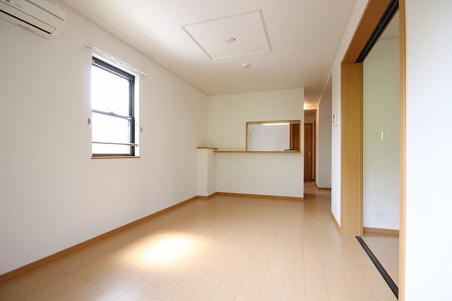 コージーコート朝霧II番館の居間写真