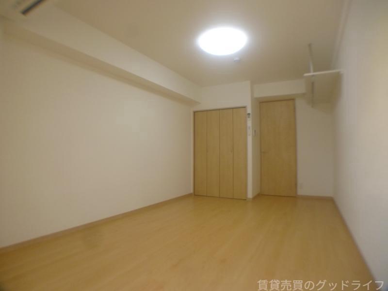 フラッティ壬生坊城の居間写真