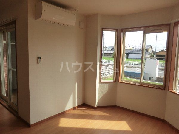 クレストールメゾンの居間写真