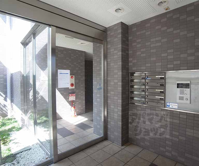 エントランス　オートロック完備の建物です