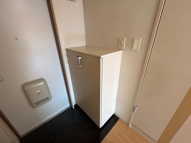 玄関　玄関　シューズボックス完備