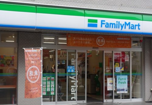コンビニ　ファミリーマート 横浜神之木町店（コンビニ）まで215m