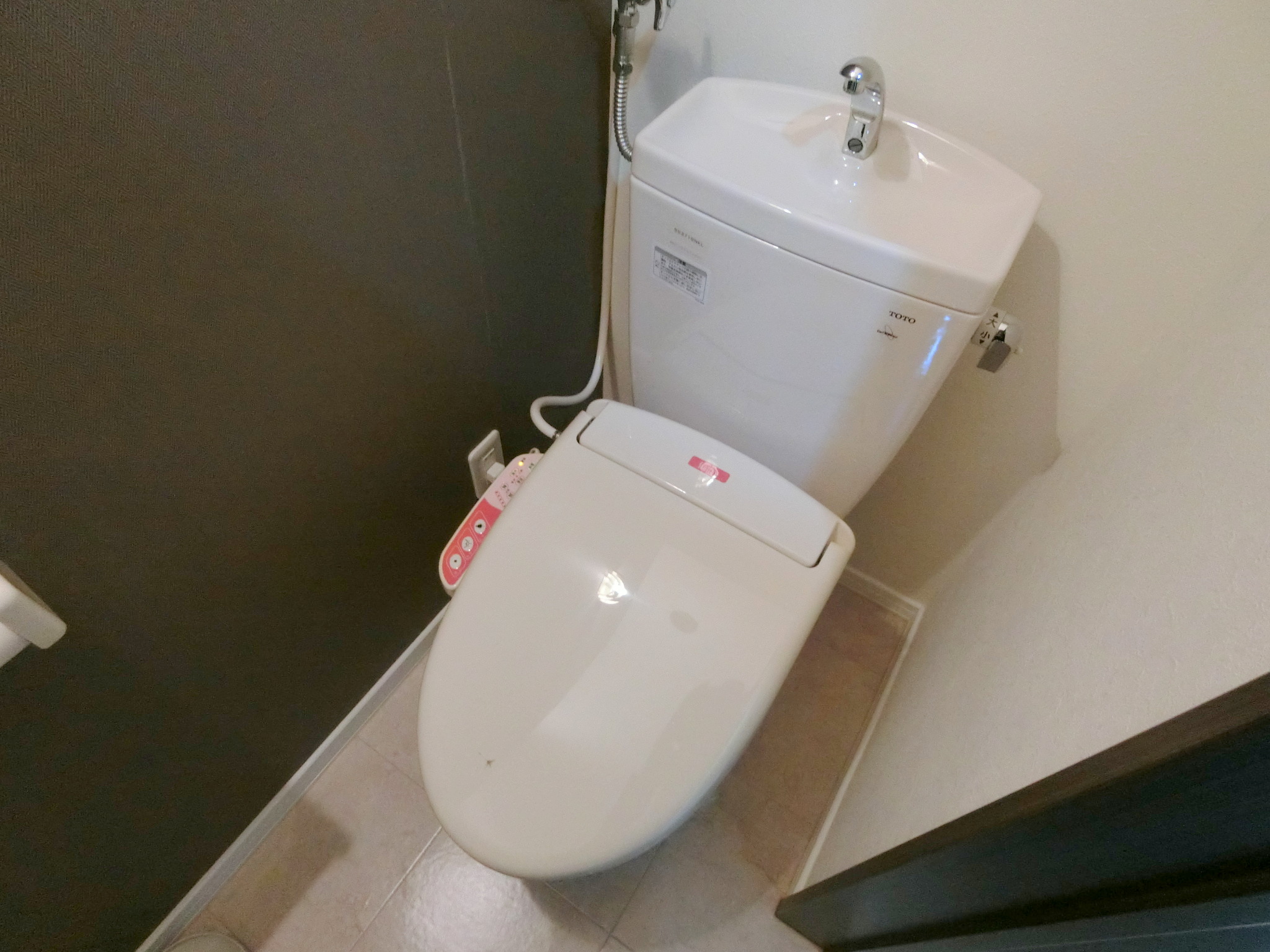 トイレ　トイレには人気のウォシュレットが設置されています。