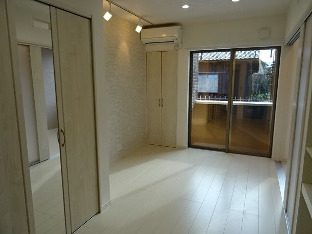 富山地鉄不二越上滝 南富山駅 徒歩9分 2階建 築8年の居間写真