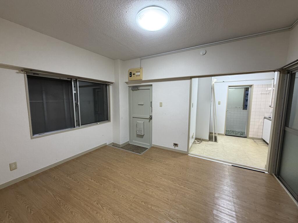 サクセスビルの居間写真