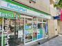 コンビニ　ファミリーマート西早稲田二丁目店（コンビニ）まで258m