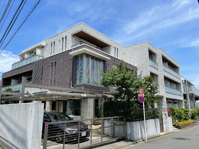 イーグルハウス