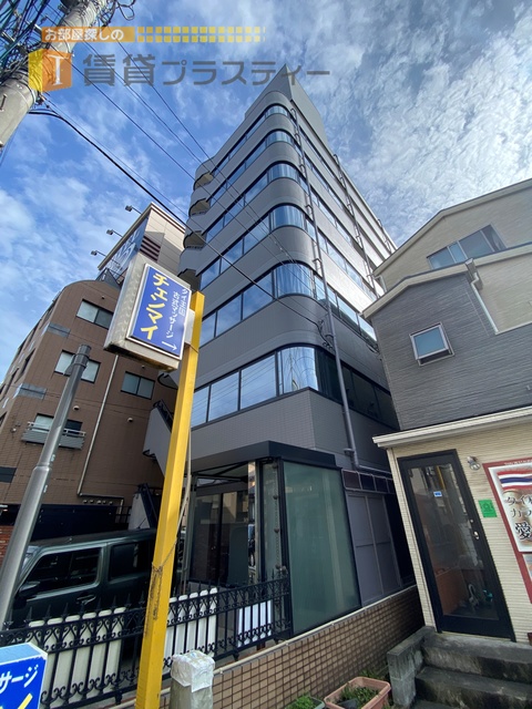 建物外観　千葉街道を一本入ったところに。。