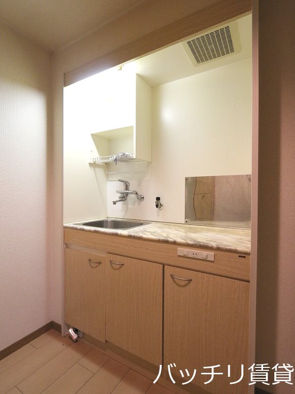 キッチン　同型タイプの為、現状を優先致します。