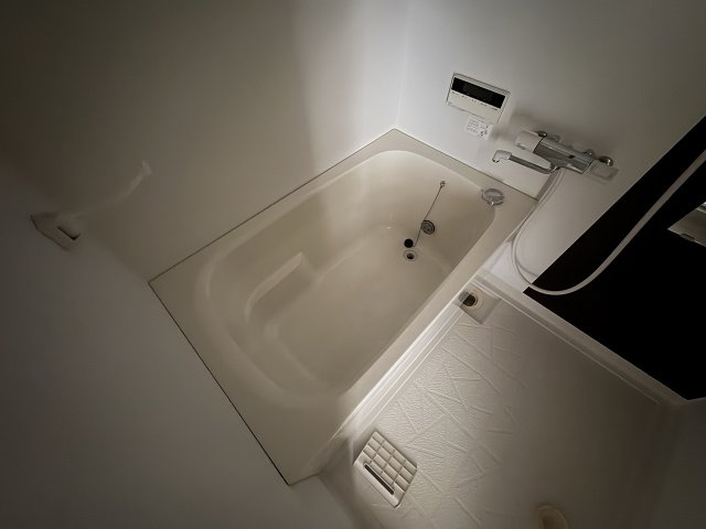 バス・シャワールーム　コンパクトで使いやすいお風呂です