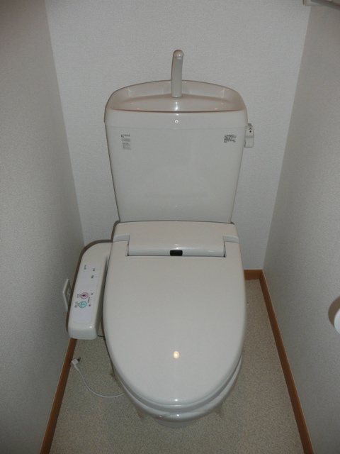 トイレ　201号室の写真を掲載しております。