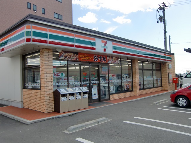 コンビニ　セブンイレブン郡山諏訪前店（コンビニ）まで554m