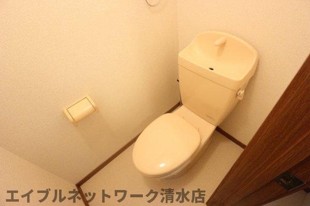 トイレ　清潔感のあるトイレです
