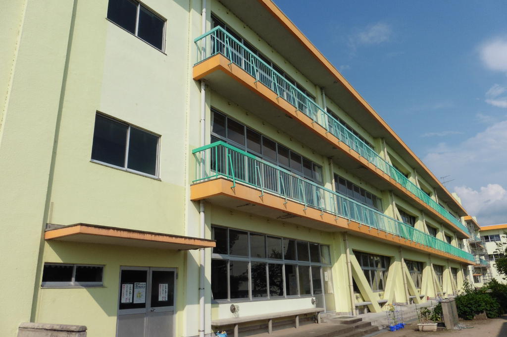 小学校　魚津市立清流小学校（小学校）まで1427m