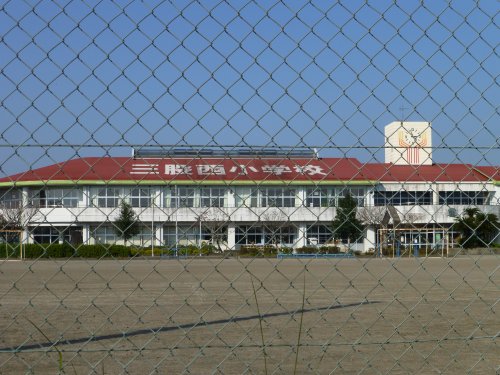 小学校　三股町立三股西小学校（小学校）まで849m