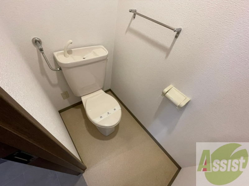 トイレ　こちらはトイレです。清潔感があり、安心して使用できます。