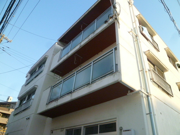 上田マンションの建物外観