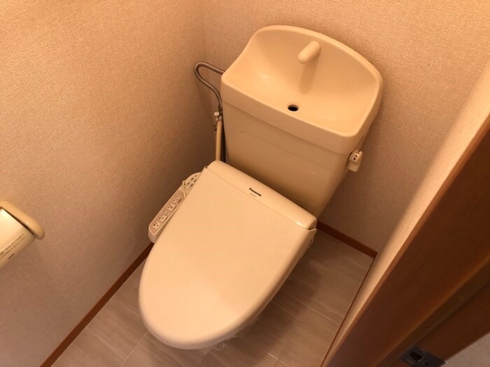 【土岐市泉日之出町のアパートのトイレ】