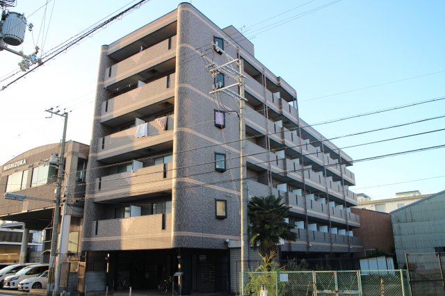 東大阪市楠根のマンションの建物外観