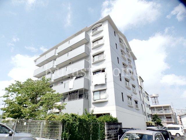 藤井寺市沢田のマンションの建物外観