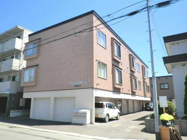 札幌市東区北三十九条東のアパートの建物外観