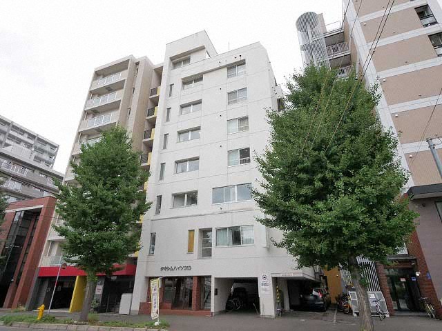 札幌市中央区南三条西のマンションの建物外観