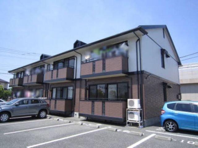 富士市川成新町のアパートの建物外観
