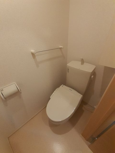 【メゾン　ド　ルミエール　Iのトイレ】