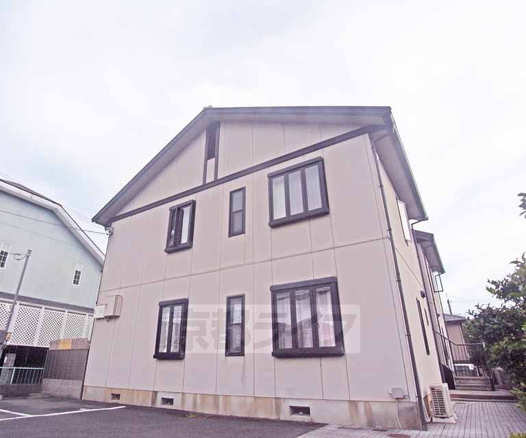 京都市左京区上高野鷺町のアパートの建物外観