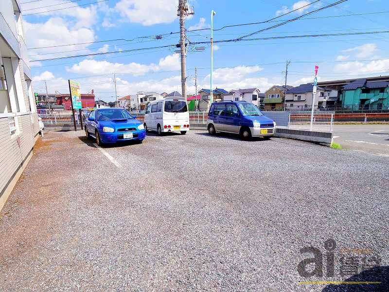 【東村山市秋津町のアパートの駐車場】