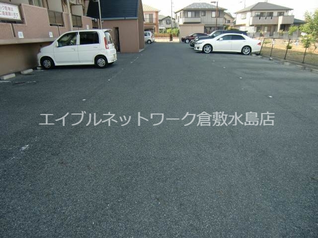 【倉敷市宮前のマンションの駐車場】